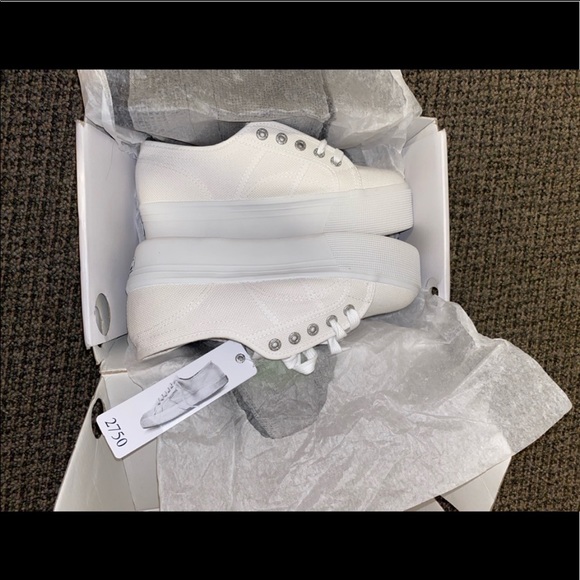 Brand new white Supergas! - Picture 3 of 4